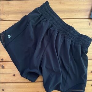 Lulu Lemon Hotty Hot High-Rise Lined Short 4” Black